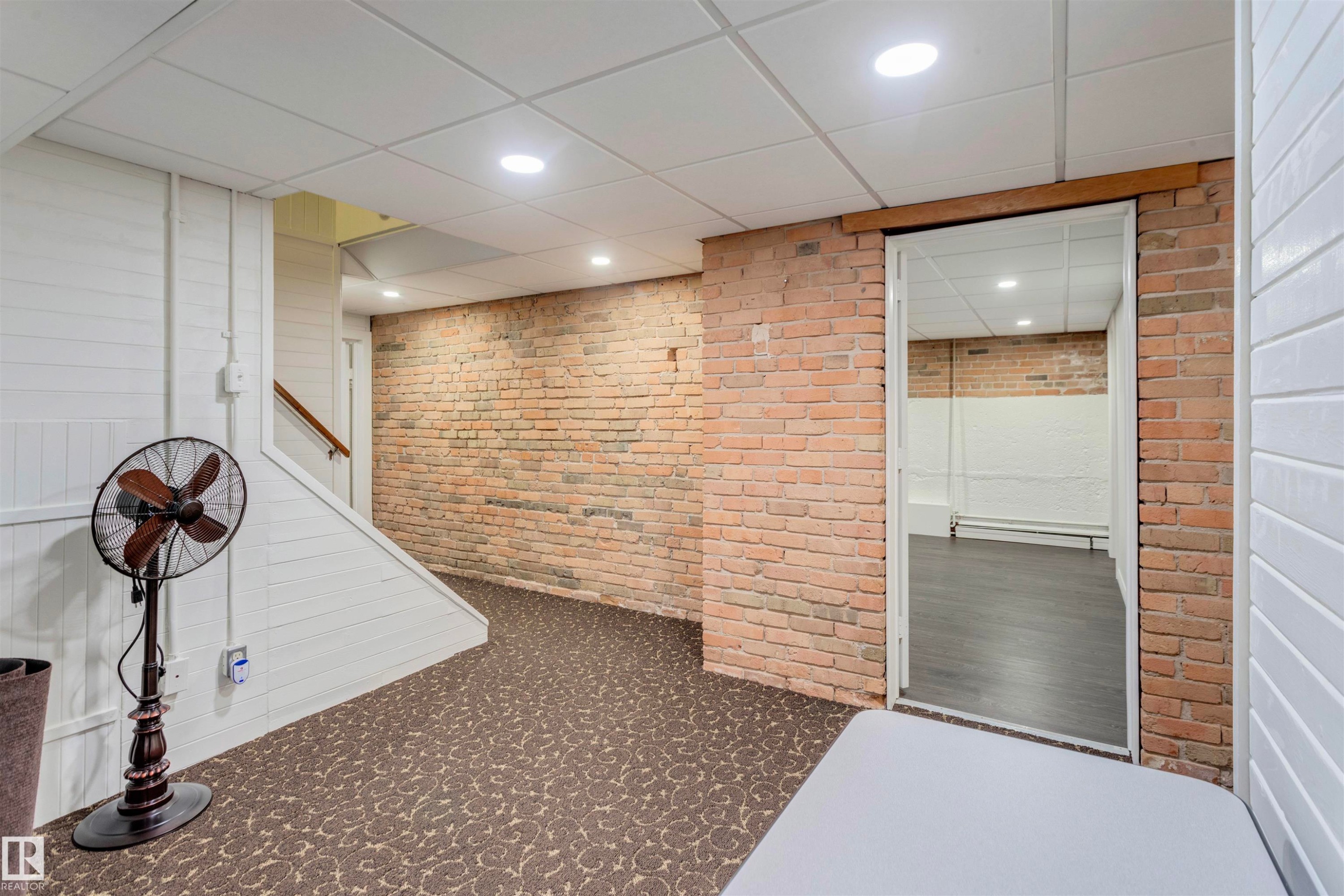 10417 Saskatchewan Drive, Edmonton, AB - Indoor Photo Showing Other Room