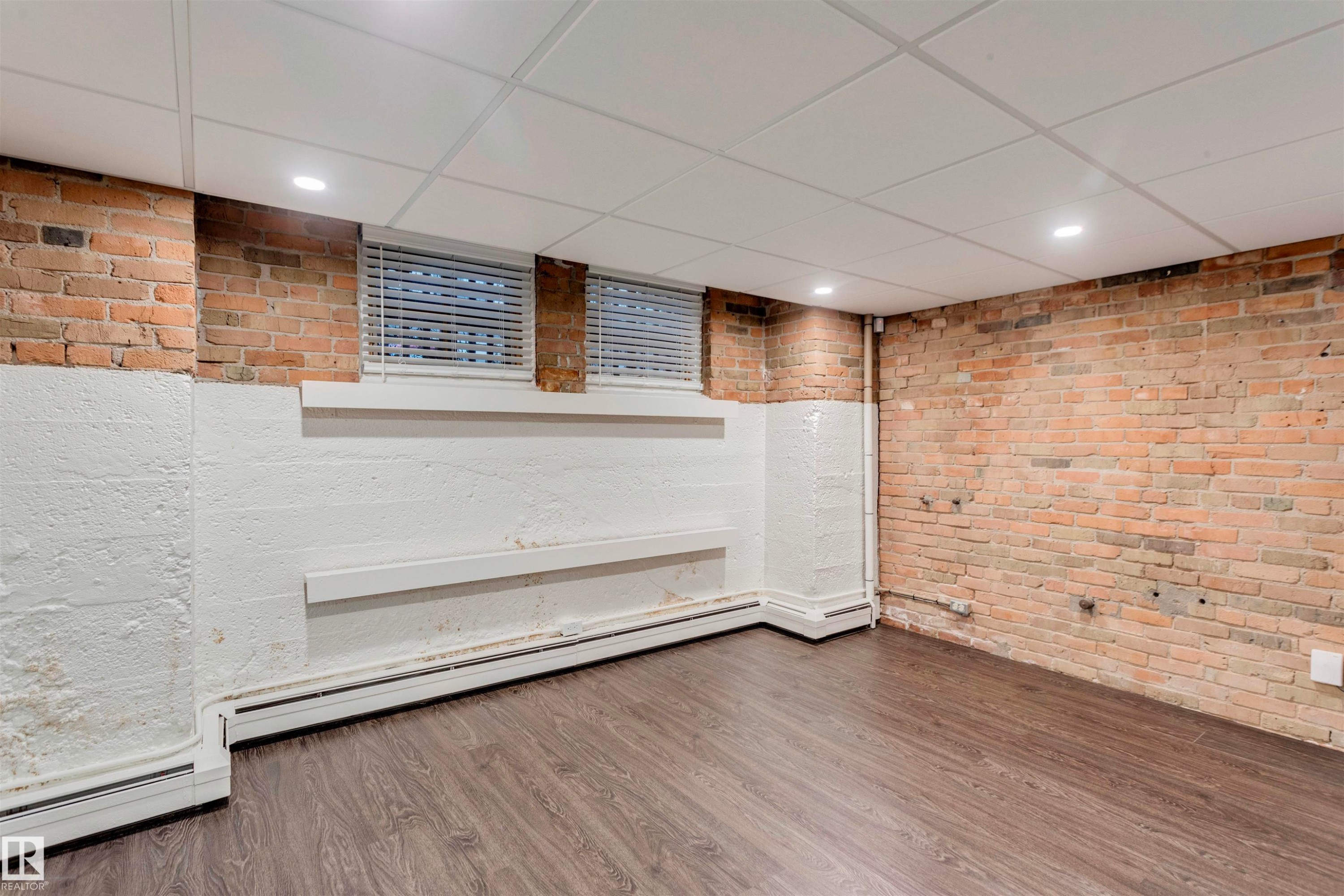 10417 Saskatchewan Drive, Edmonton, AB - Indoor Photo Showing Other Room