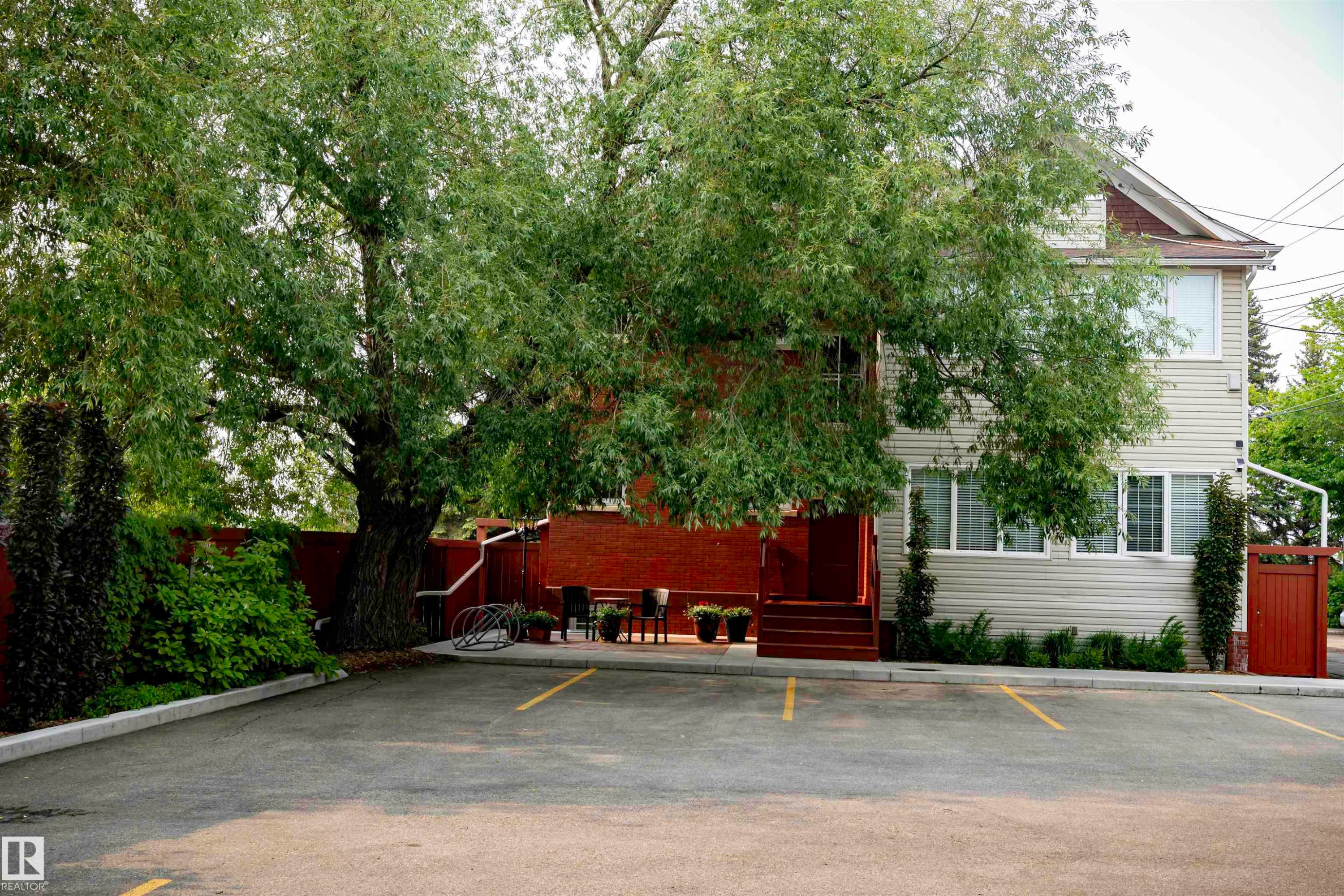 10417 Saskatchewan Drive, Edmonton, AB - Outdoor