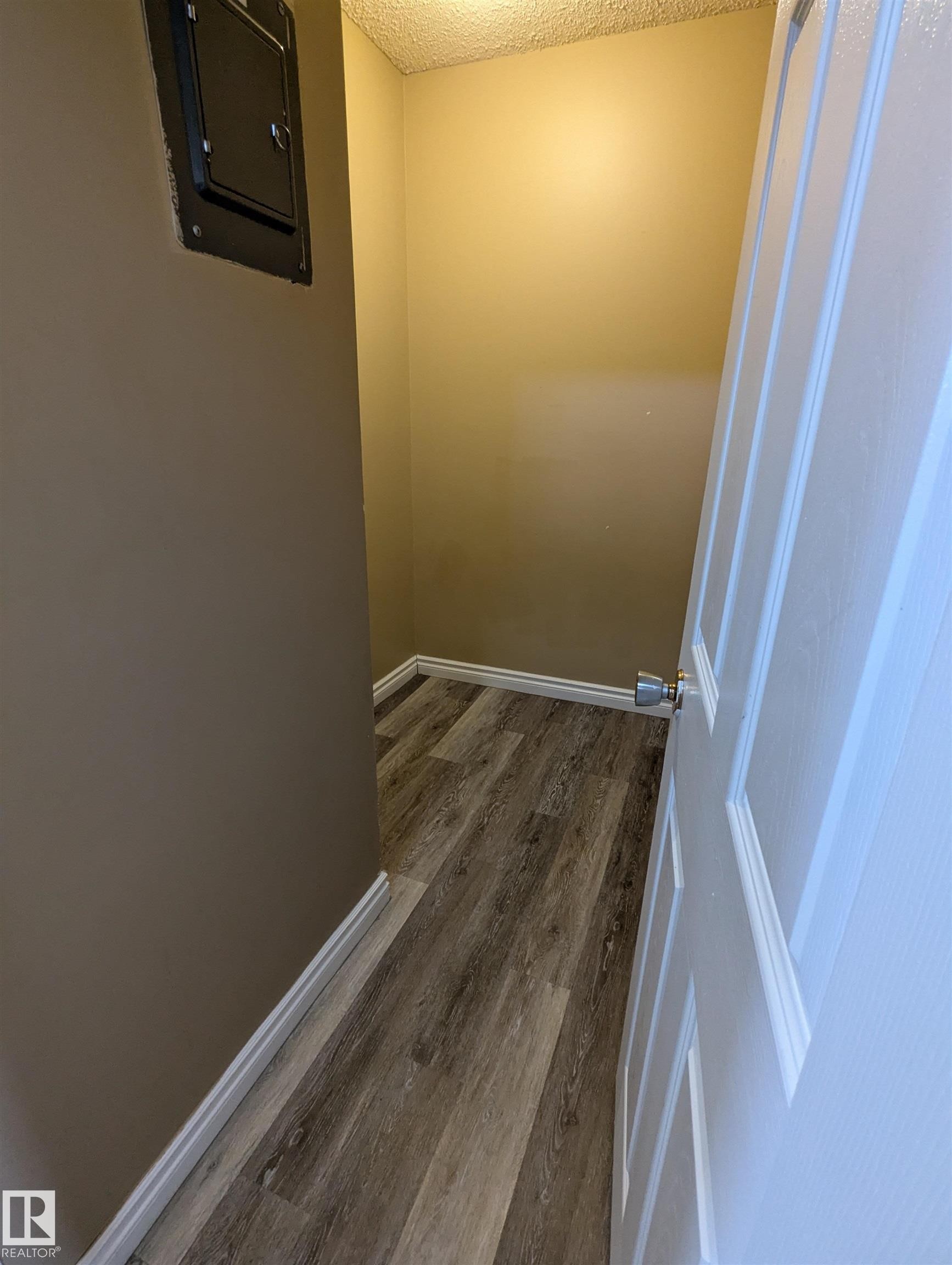 5014 52 Avenue, Glendon, AB - Indoor Photo Showing Other Room