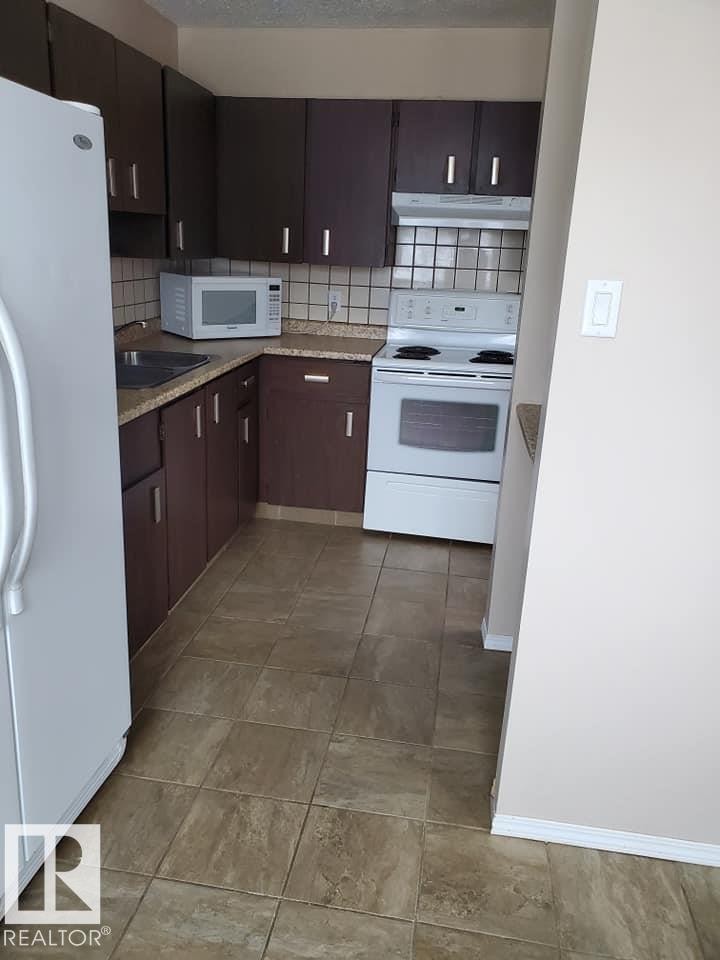 5014 52 Avenue, Glendon, AB - Indoor Photo Showing Kitchen