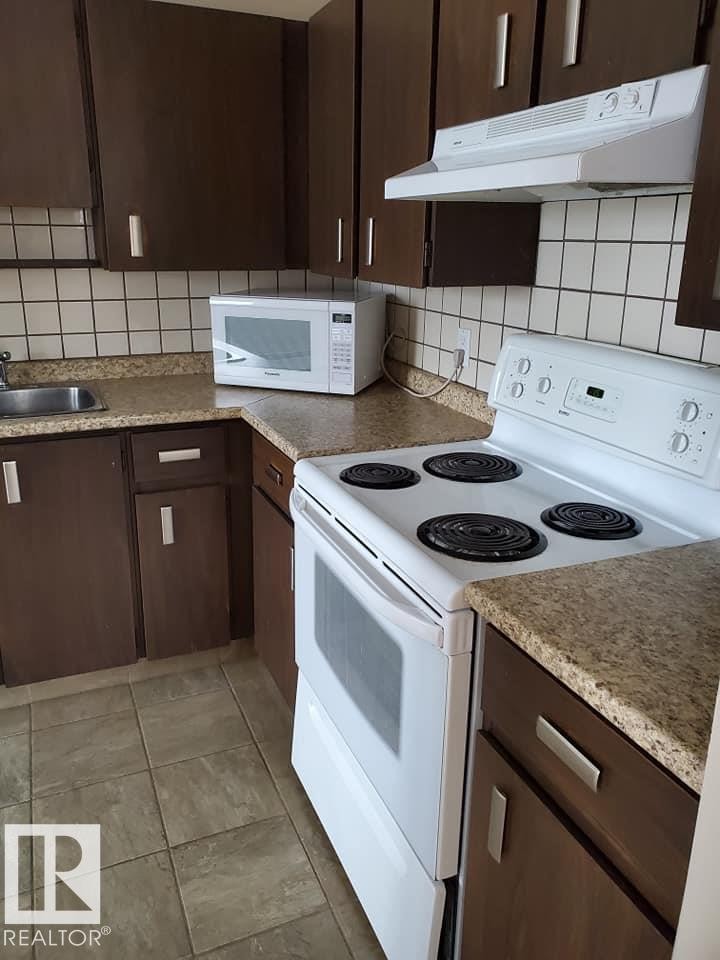 5014 52 Avenue, Glendon, AB - Indoor Photo Showing Kitchen