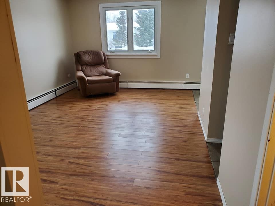 5014 52 Avenue, Glendon, AB - Indoor Photo Showing Other Room