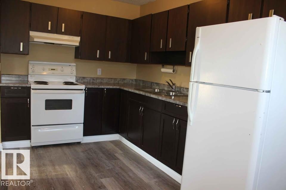 5014 52 Avenue, Glendon, AB - Indoor Photo Showing Kitchen With Double Sink