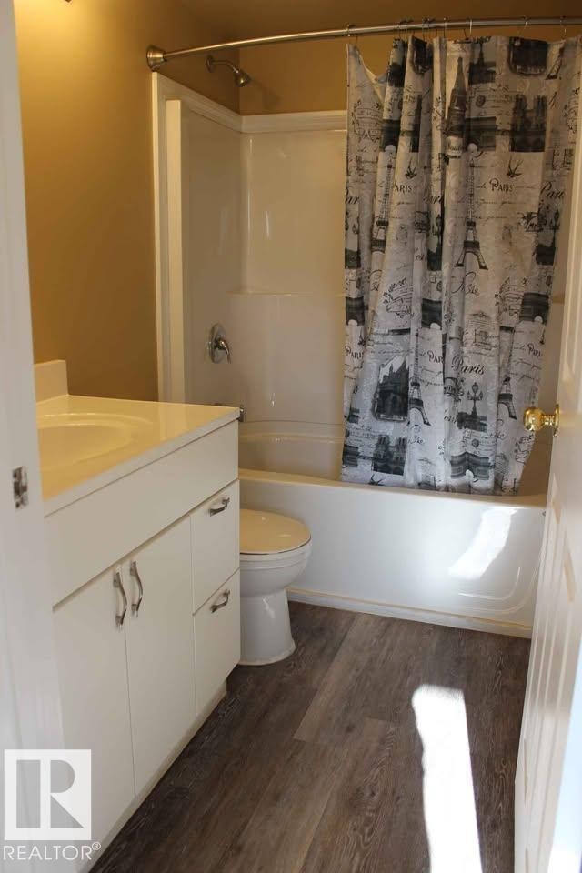 5014 52 Avenue, Glendon, AB - Indoor Photo Showing Bathroom