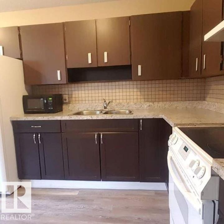 5014 52 Avenue, Glendon, AB - Indoor Photo Showing Kitchen With Double Sink