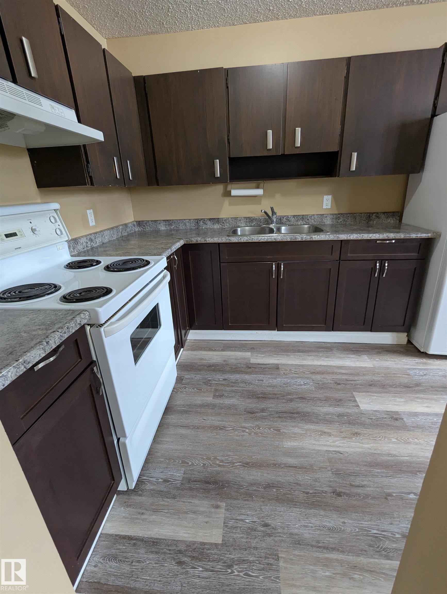 5014 52 Avenue, Glendon, AB - Indoor Photo Showing Kitchen With Double Sink
