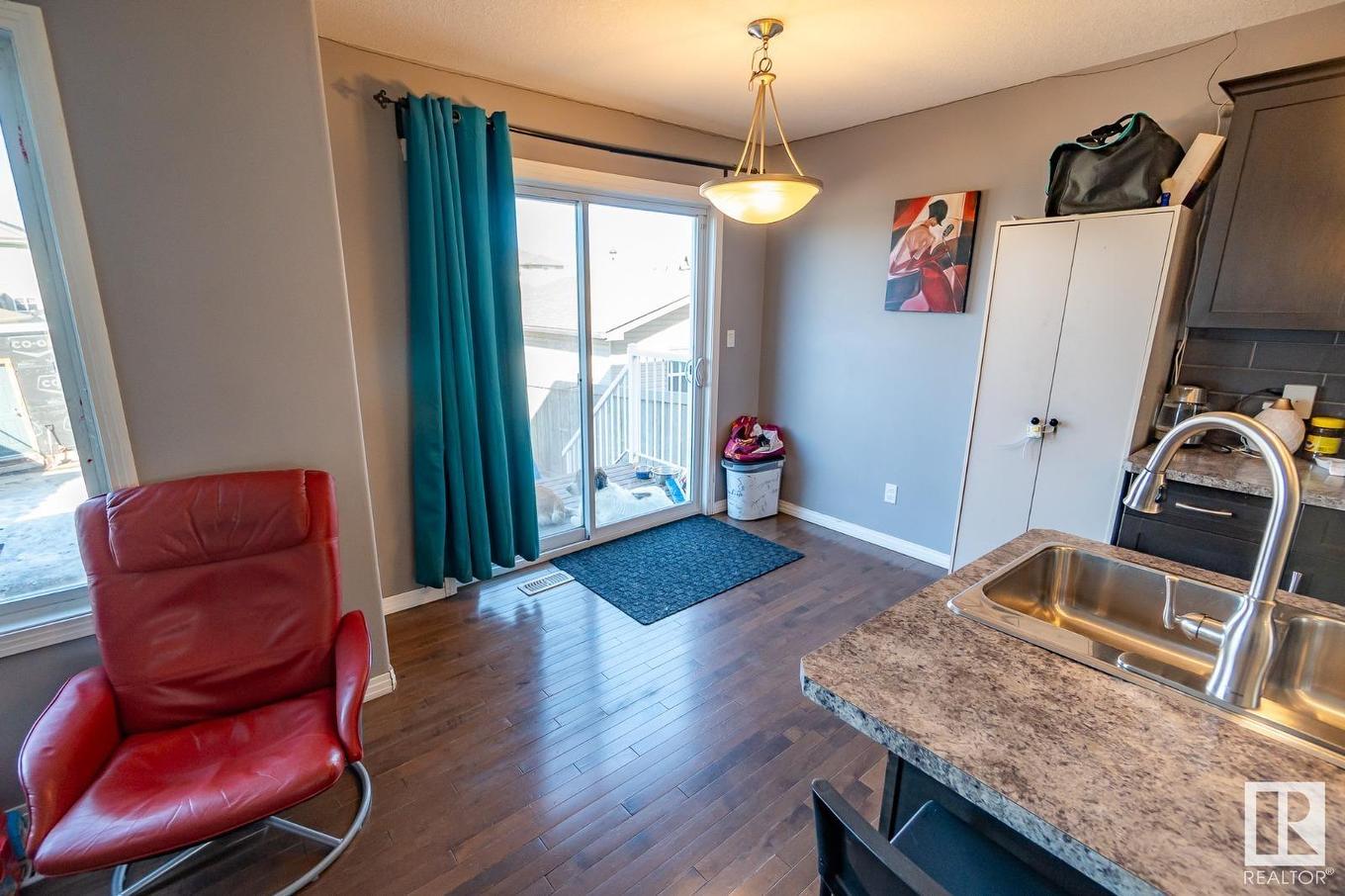 #20 Spruce Boulevard, Leduc, AB - Indoor