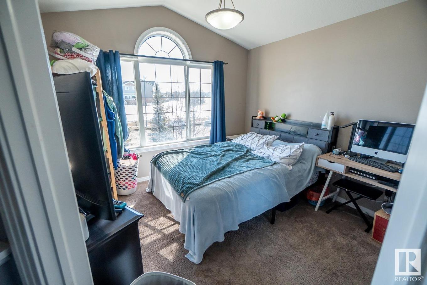 #20 Spruce Boulevard, Leduc, AB - Indoor Photo Showing Bedroom