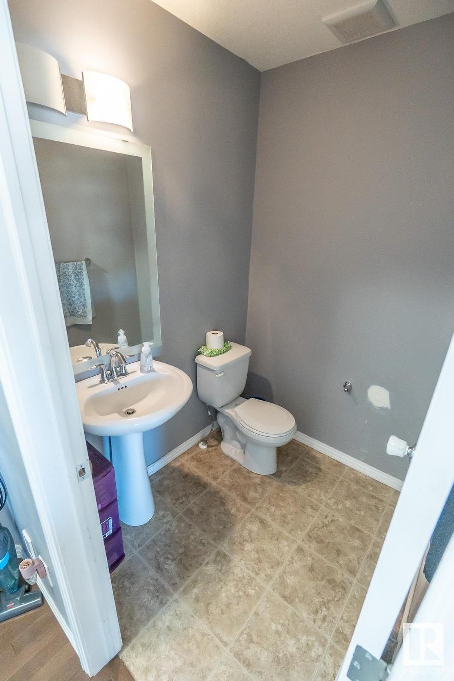 #20 Spruce Boulevard, Leduc, AB - Indoor Photo Showing Bathroom
