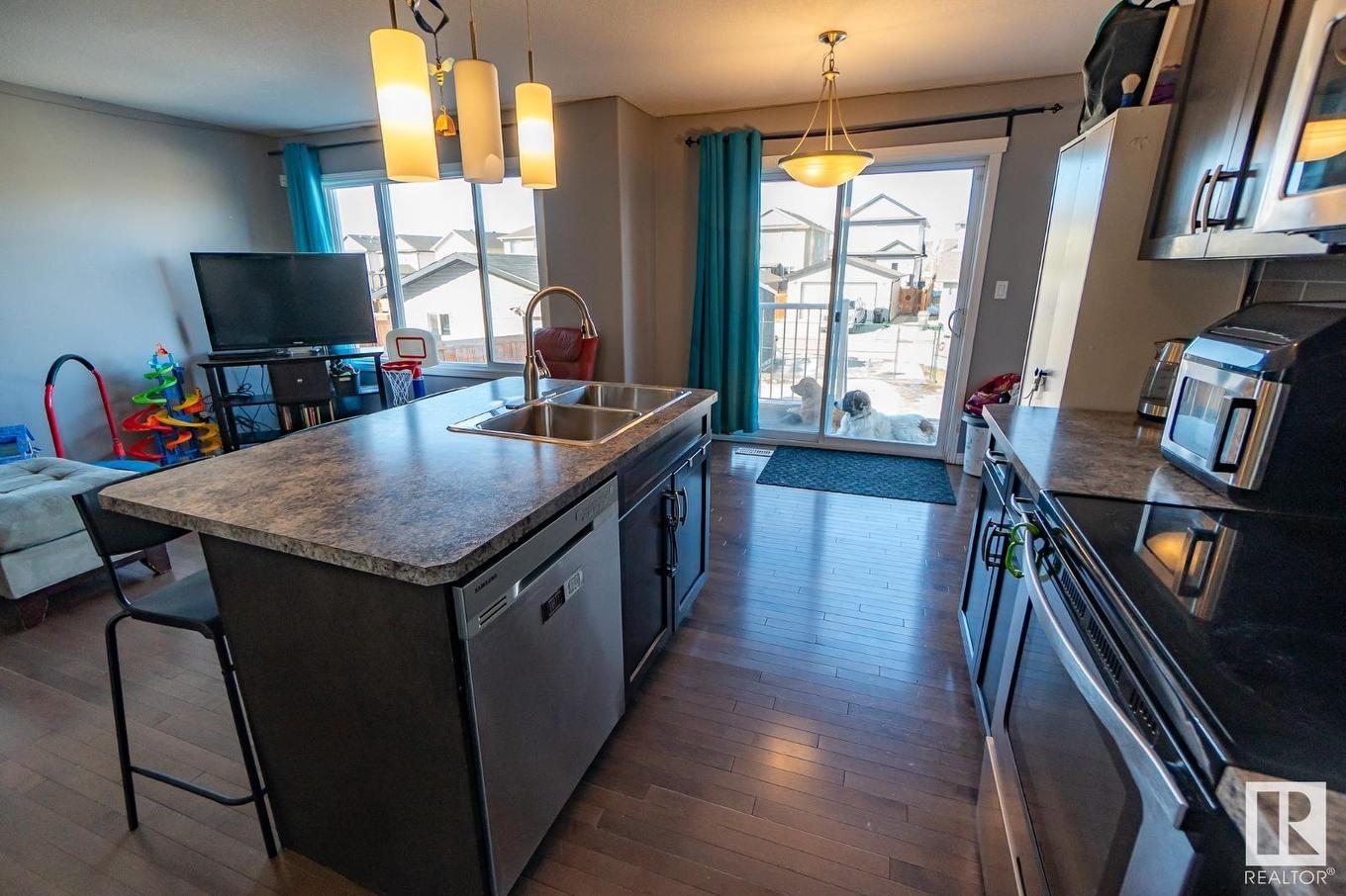 #20 Spruce Boulevard, Leduc, AB - Indoor Photo Showing Other Room