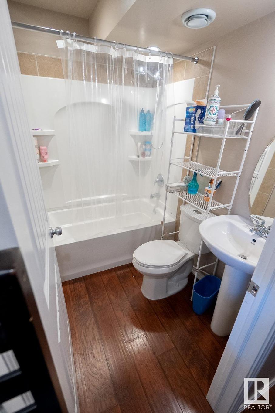 #20 Spruce Boulevard, Leduc, AB - Indoor Photo Showing Bathroom