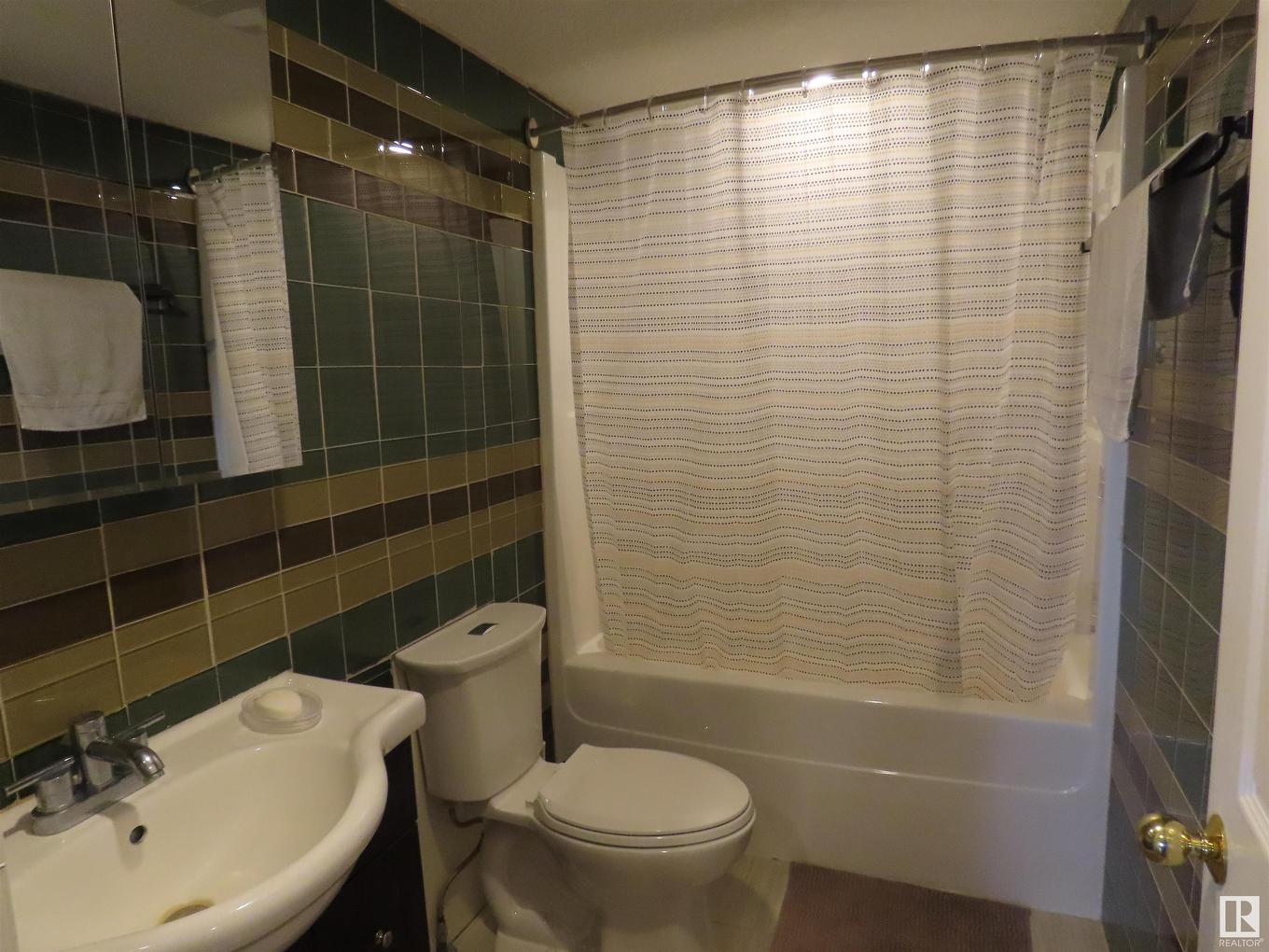 57013 Rr 70, Rural Lac Ste. Anne County, AB - Indoor Photo Showing Bathroom