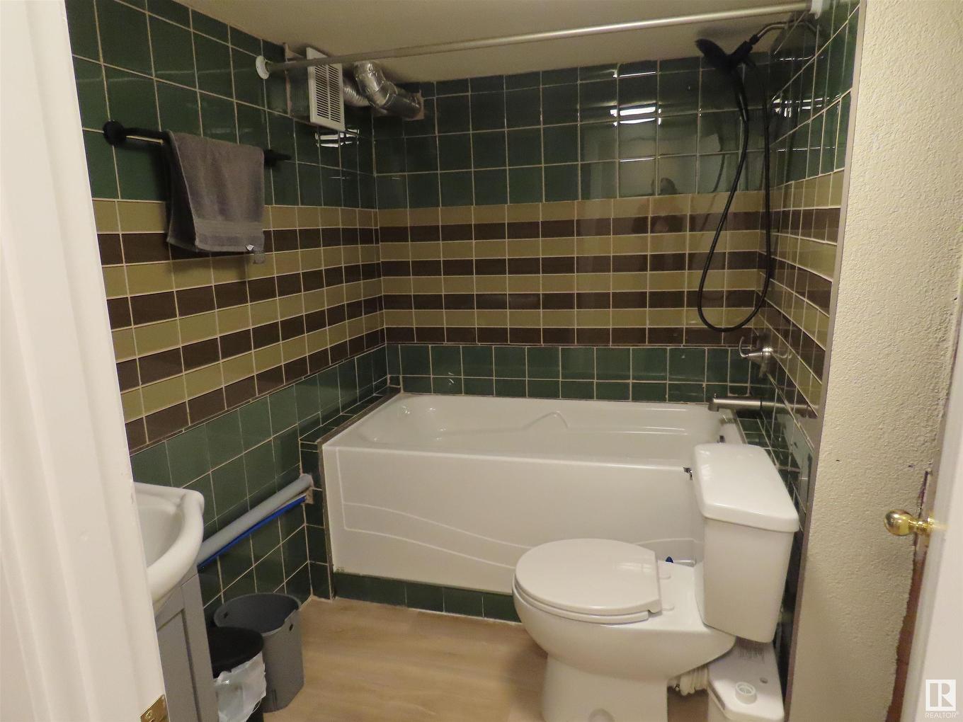 57013 Rr 70, Rural Lac Ste. Anne County, AB - Indoor Photo Showing Bathroom