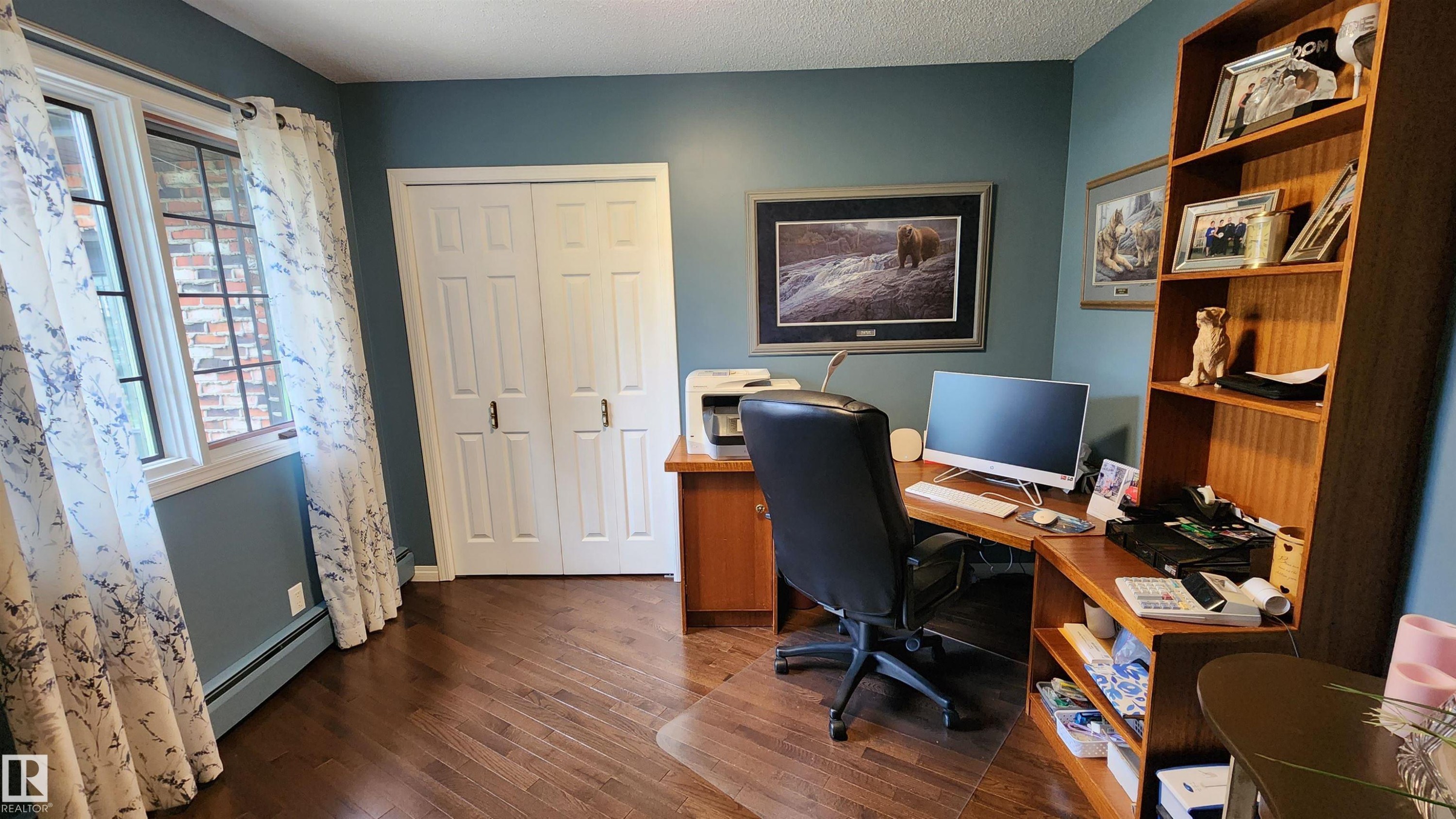 5307 Ravine Drive, Elk Point, AB - Indoor Photo Showing Office