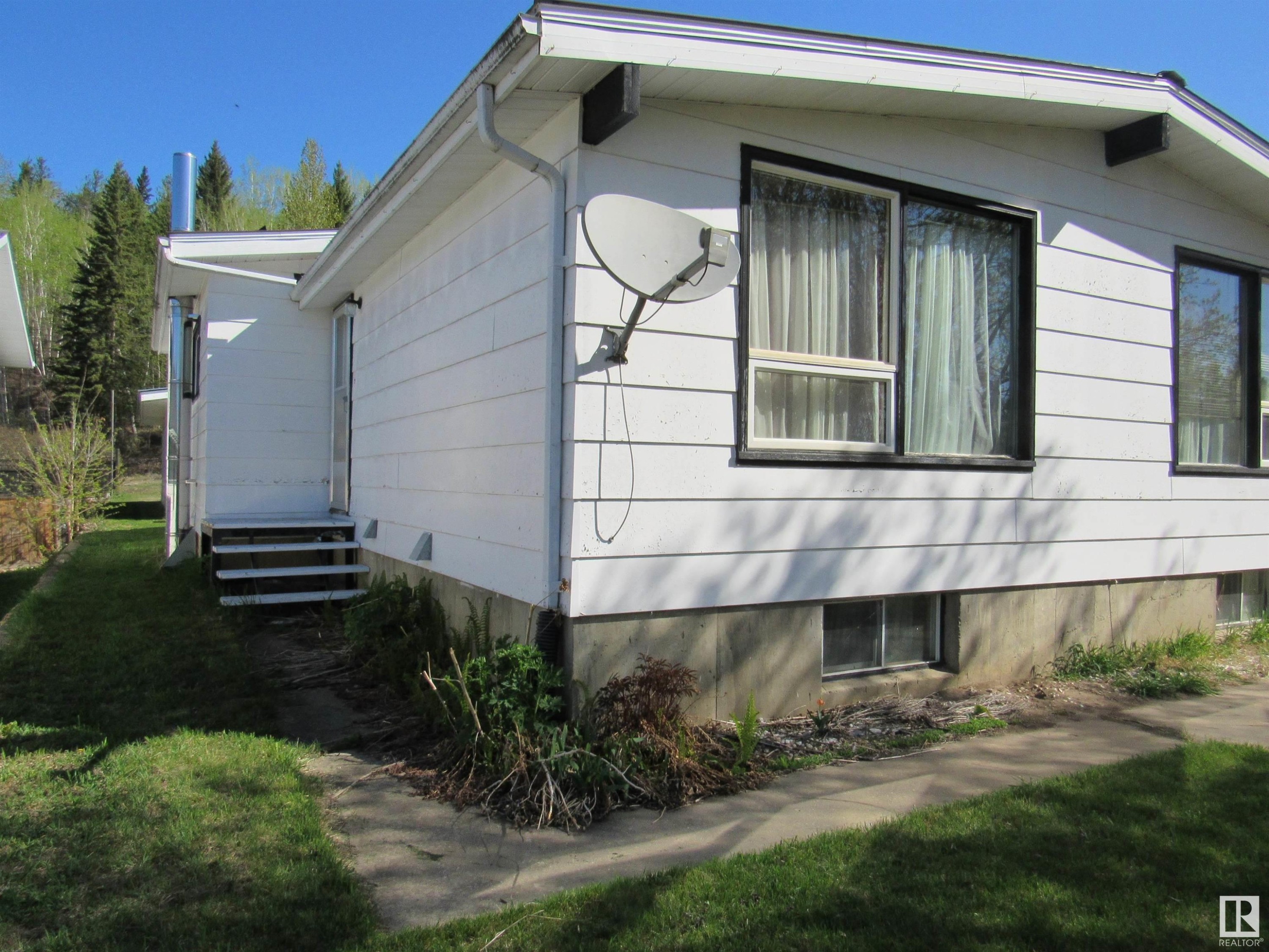 53 Crescent Drive, Fort Assiniboine, AB - Outdoor With Exterior