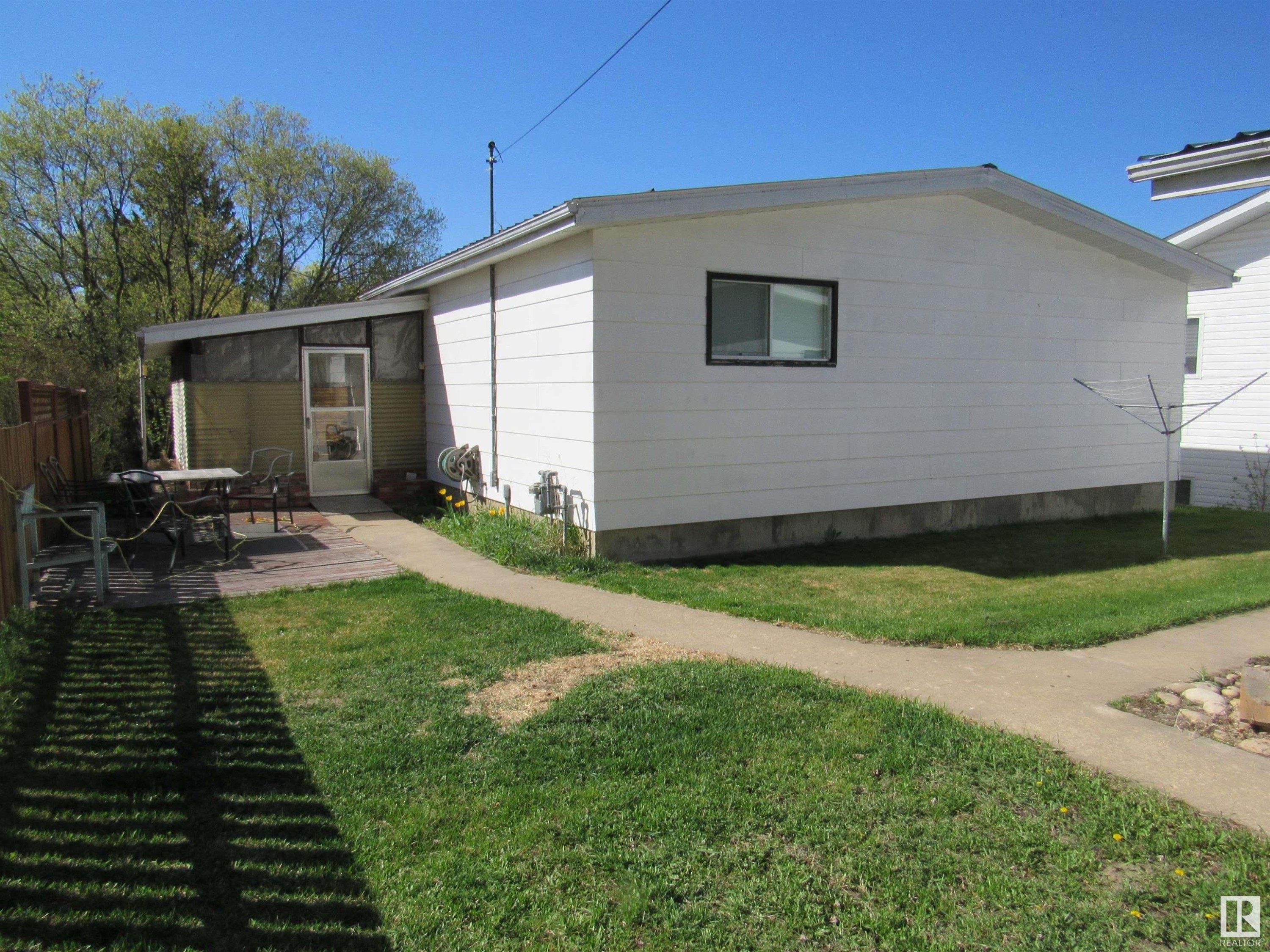 53 Crescent Drive, Fort Assiniboine, AB - Outdoor With Exterior