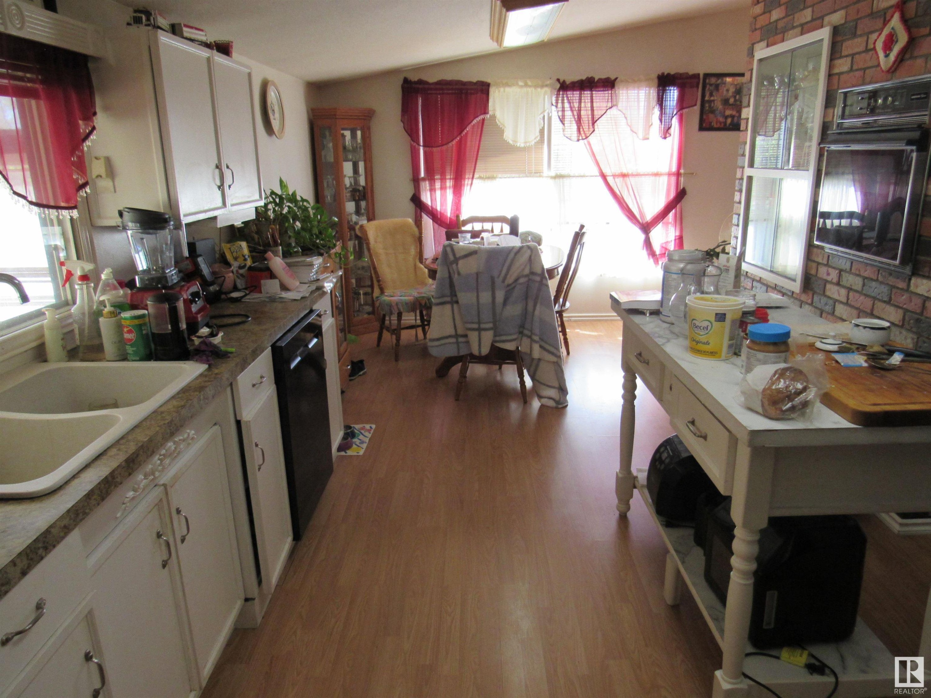 53 Crescent Drive, Fort Assiniboine, AB - Indoor Photo Showing Kitchen