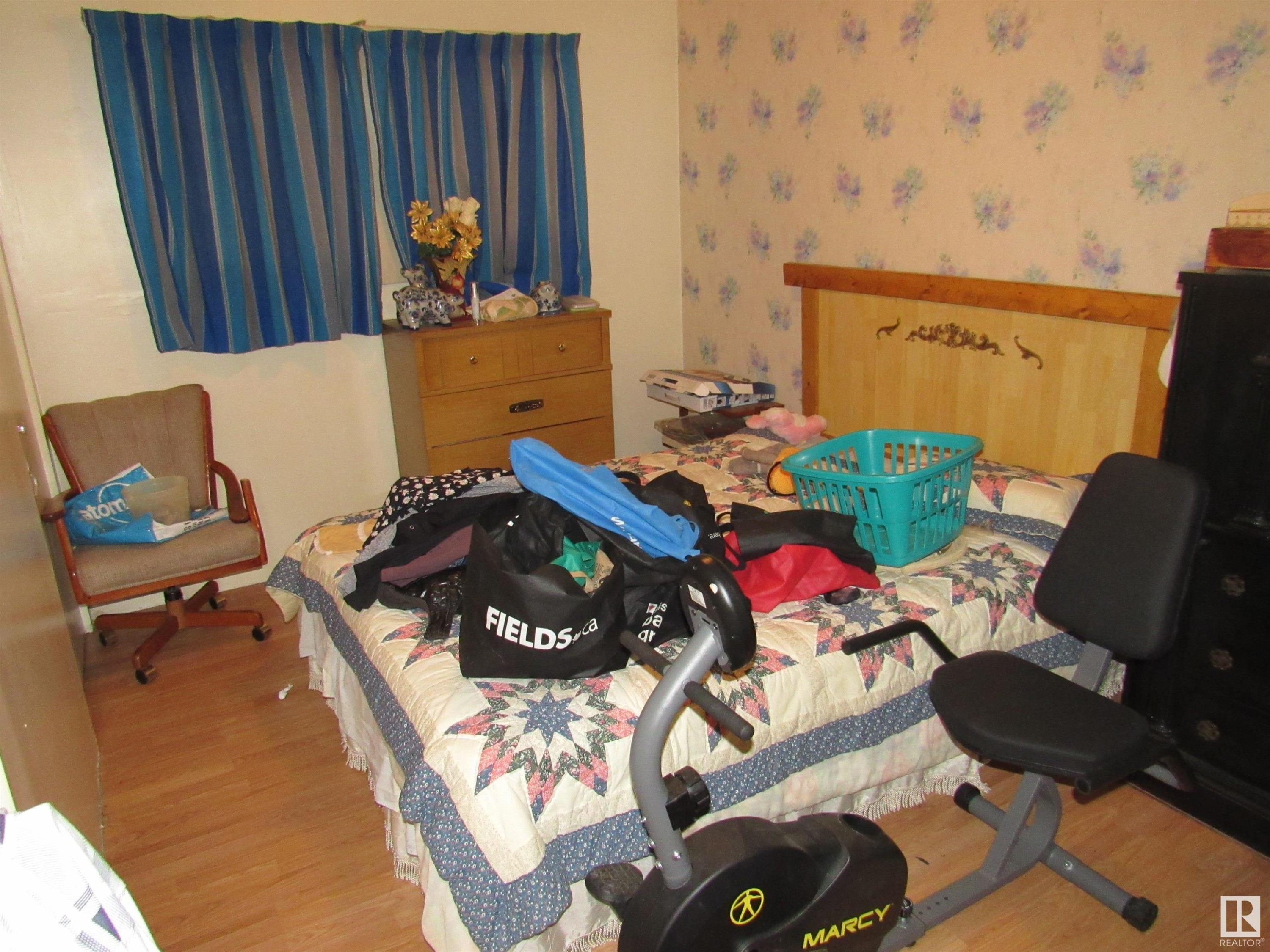 53 Crescent Drive, Fort Assiniboine, AB - Indoor Photo Showing Bedroom