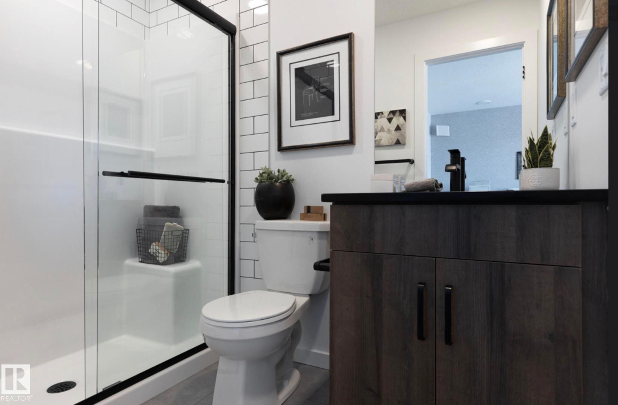 21120 25 Ave, Edmonton, AB - Indoor Photo Showing Bathroom