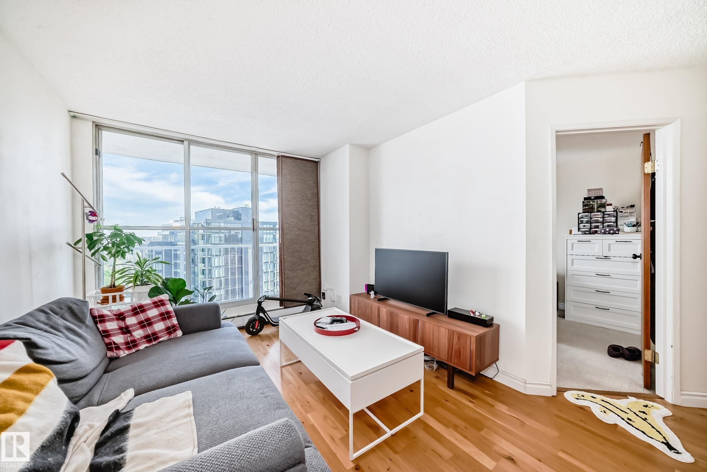 1203 12141 Jasper Avenue, Edmonton, AB - Indoor Photo Showing Living Room