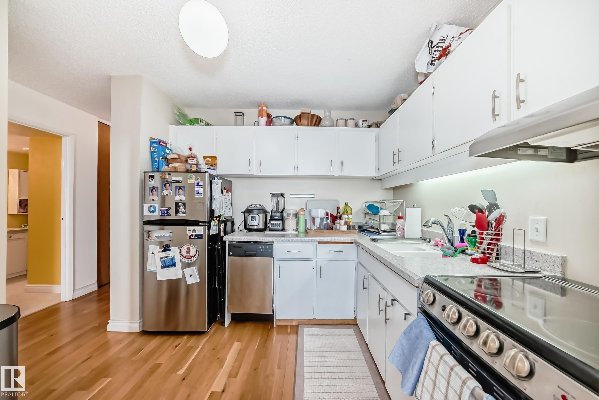 1203 12141 Jasper Avenue, Edmonton, AB - Indoor Photo Showing Kitchen