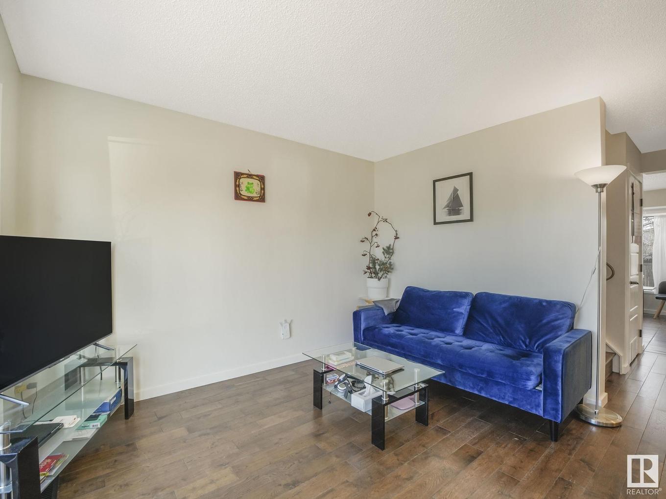 8337 156 Avenue, Edmonton, AB - Indoor Photo Showing Living Room