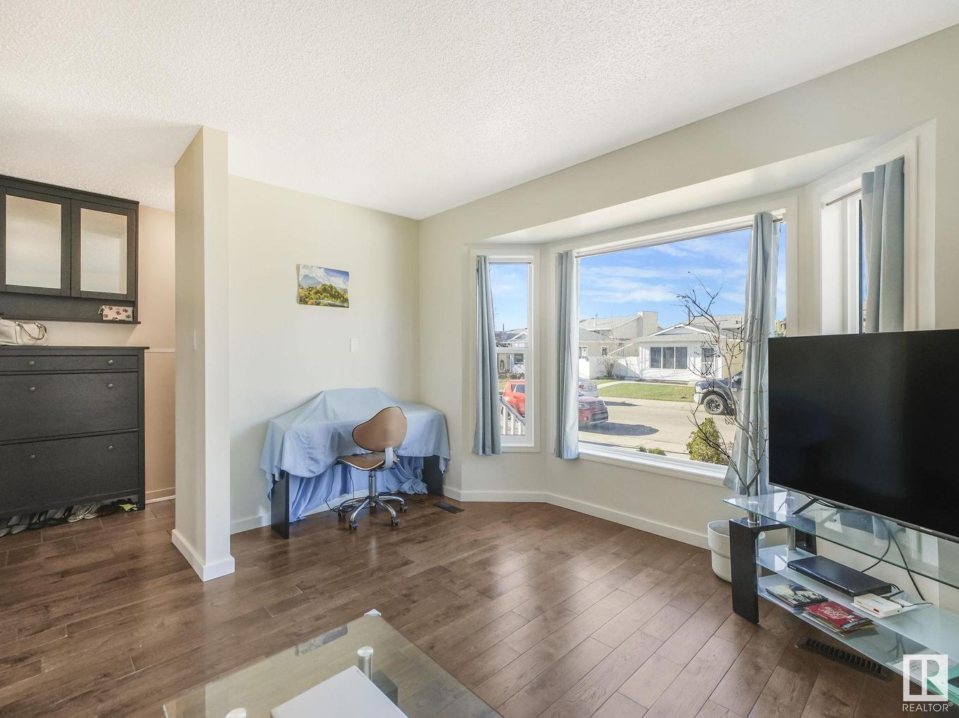 8337 156 Avenue, Edmonton, AB - Indoor Photo Showing Other Room