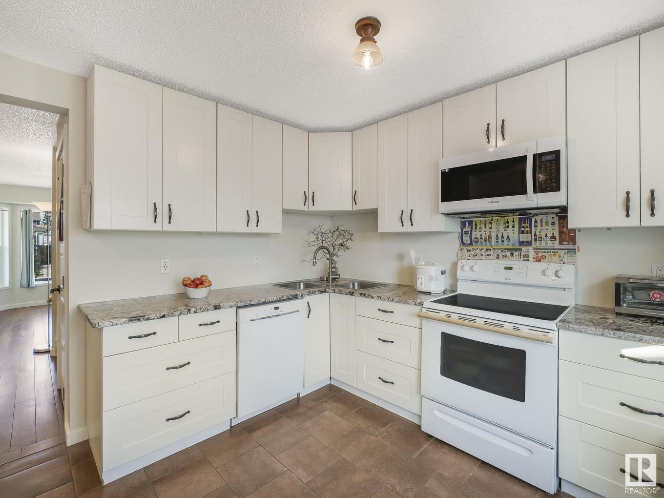 8337 156 Avenue, Edmonton, AB - Indoor Photo Showing Kitchen