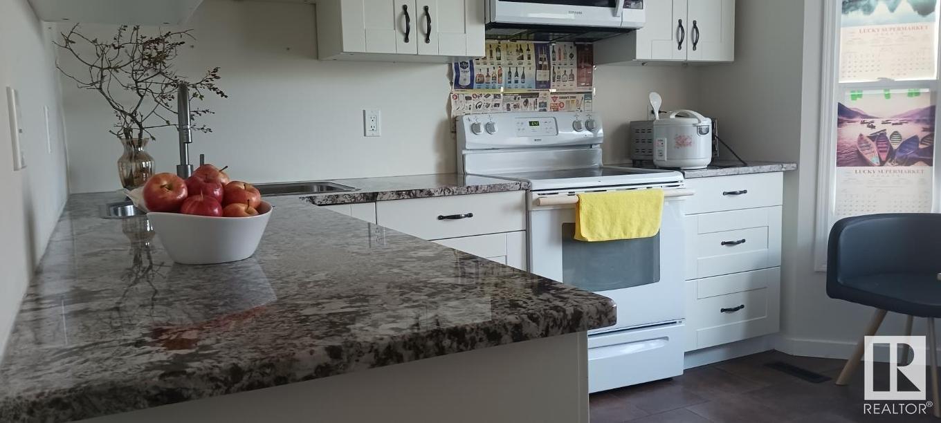 8337 156 Avenue, Edmonton, AB - Indoor Photo Showing Kitchen