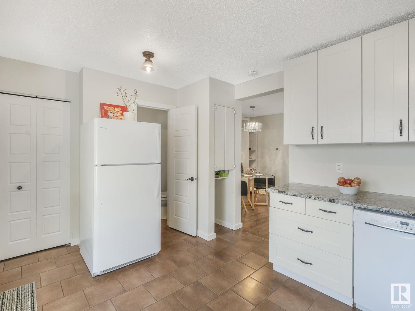 8337 156 Avenue, Edmonton, AB - Indoor Photo Showing Kitchen