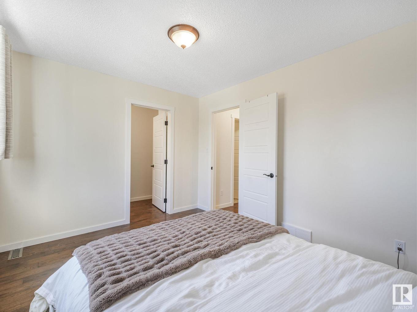 8337 156 Avenue, Edmonton, AB - Indoor Photo Showing Bedroom