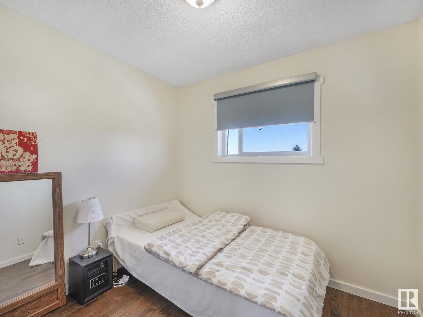 8337 156 Avenue, Edmonton, AB - Indoor Photo Showing Bedroom