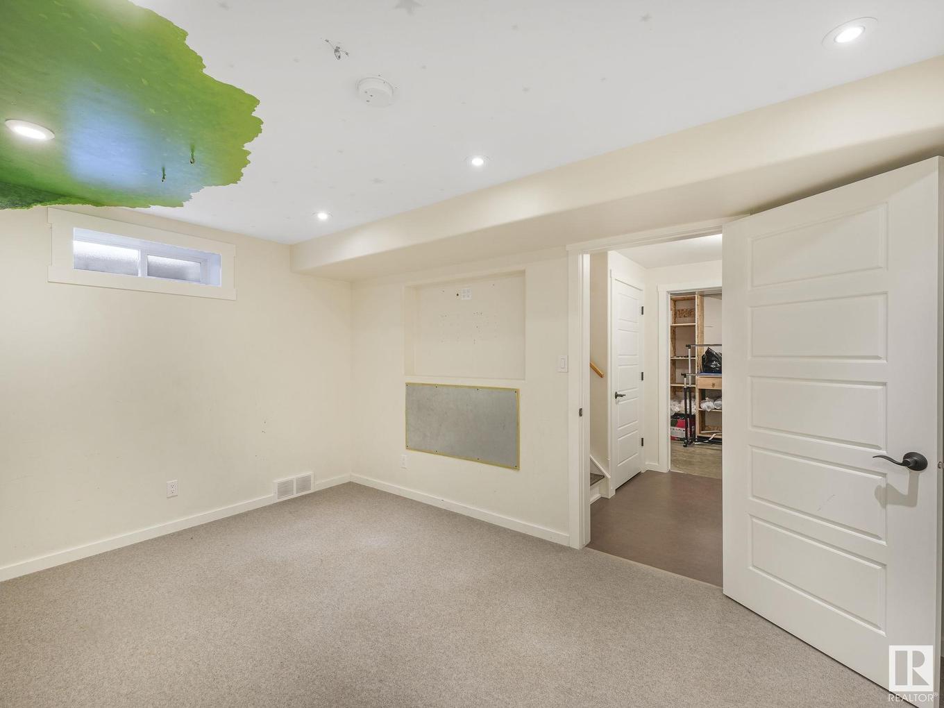 8337 156 Avenue, Edmonton, AB - Indoor