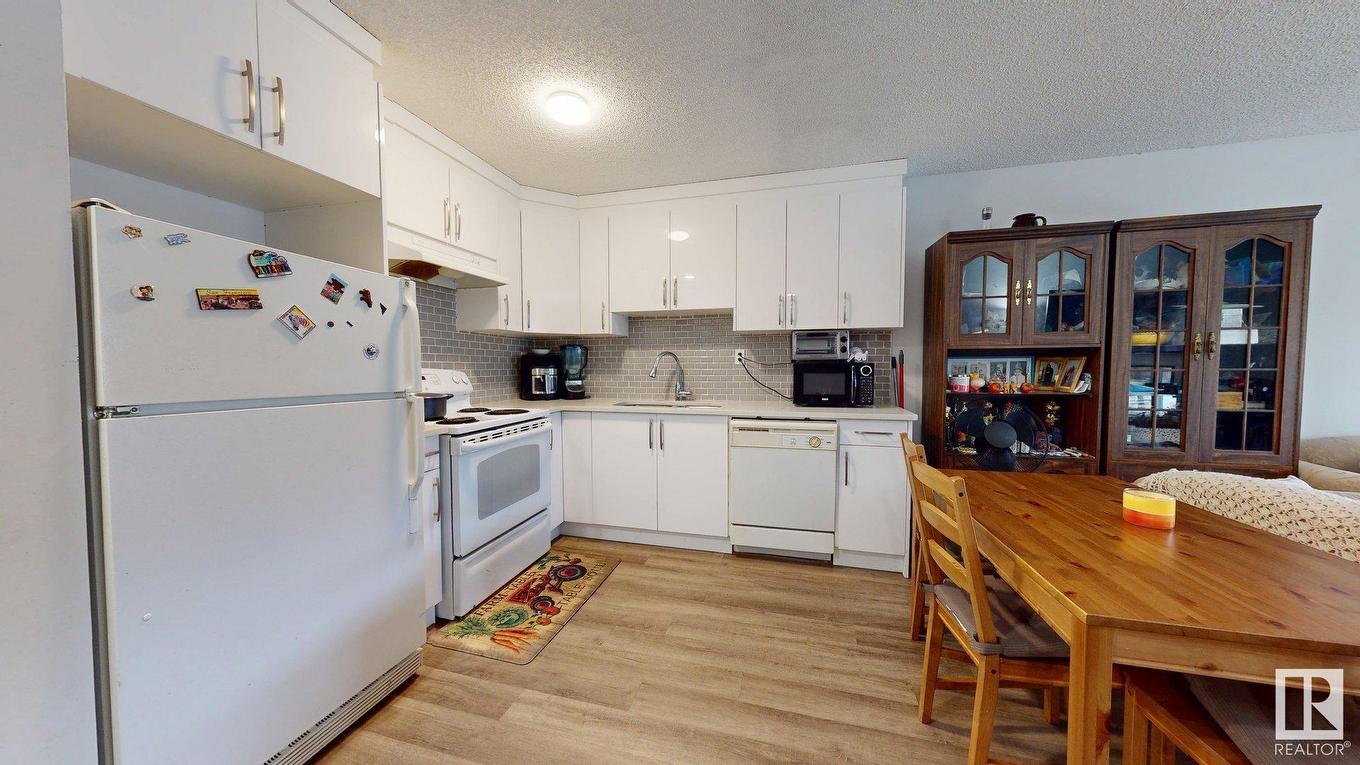 209 2620 Mill Woods E, Edmonton, AB - Indoor Photo Showing Kitchen