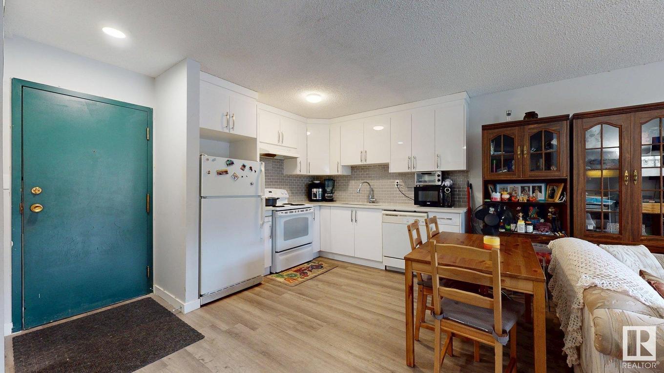 209 2620 Mill Woods E, Edmonton, AB - Indoor Photo Showing Kitchen