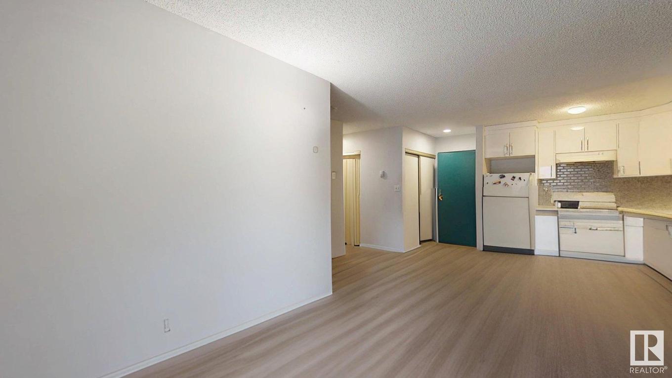 209 2620 Mill Woods E, Edmonton, AB - Indoor Photo Showing Kitchen