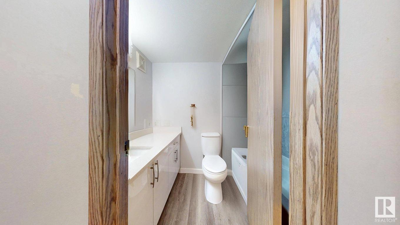 209 2620 Mill Woods E, Edmonton, AB - Indoor Photo Showing Bathroom