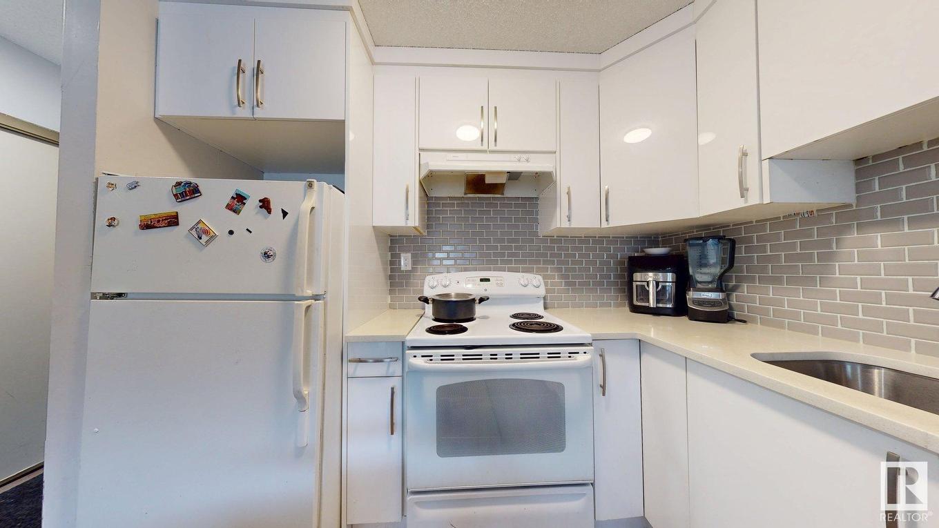 209 2620 Mill Woods E, Edmonton, AB - Indoor Photo Showing Kitchen