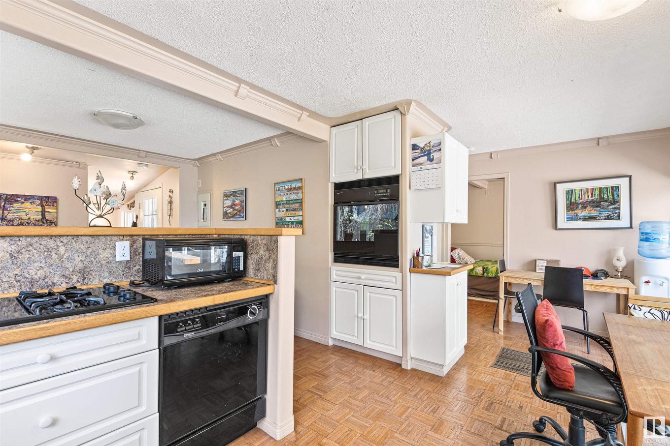 32 Marine Drive, Rural Parkland County, AB - Indoor Photo Showing Kitchen