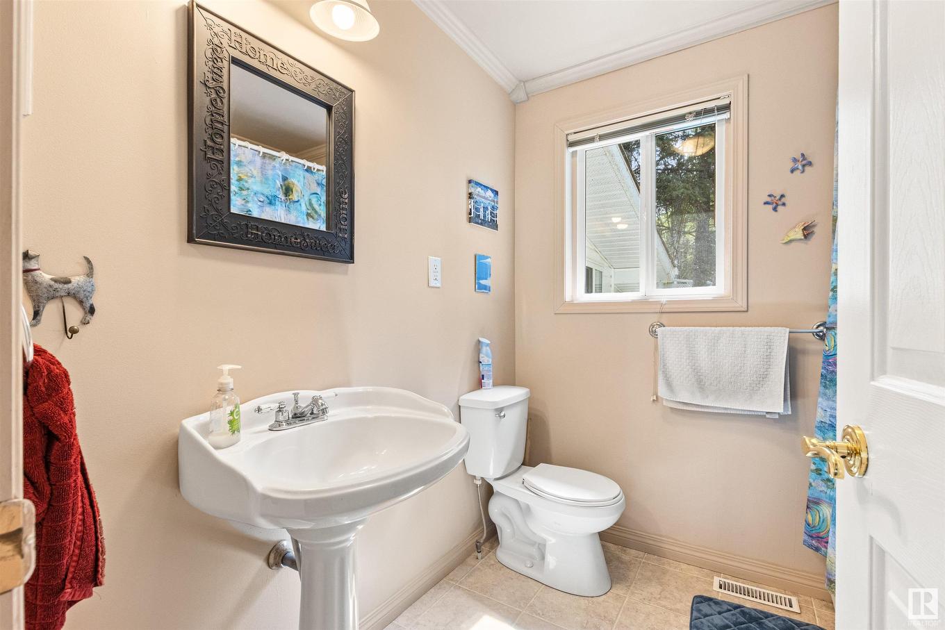 32 Marine Drive, Rural Parkland County, AB - Indoor Photo Showing Bathroom