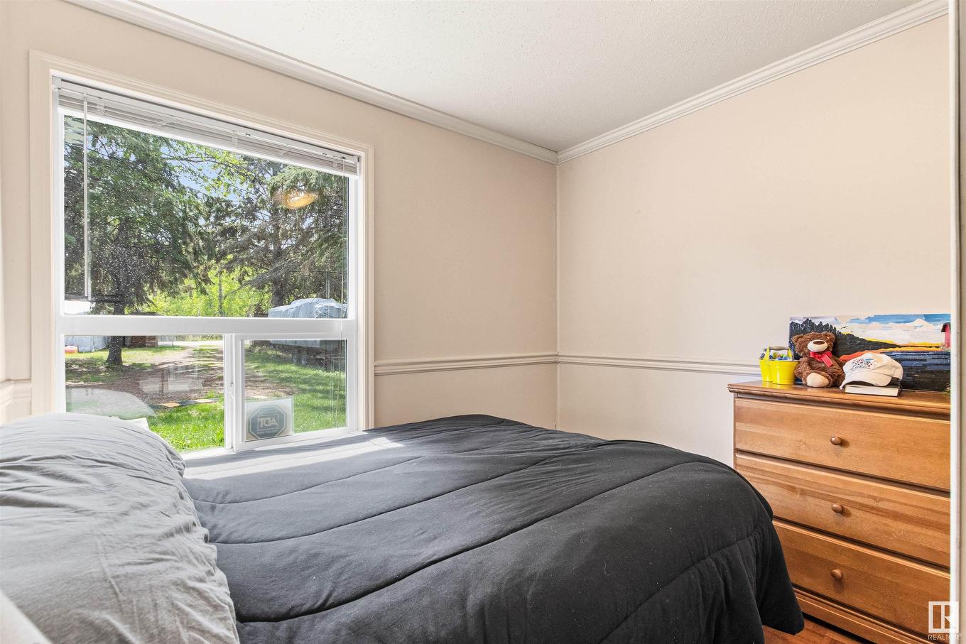 32 Marine Drive, Rural Parkland County, AB - Indoor Photo Showing Bedroom
