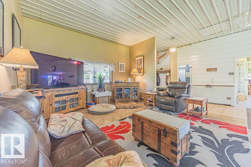 58031 Range Road 21, Rural Barrhead County, AB - Indoor