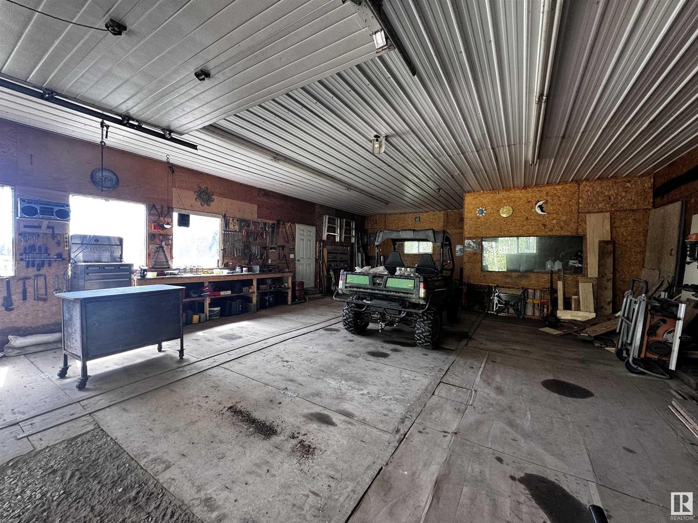 58031 Range Road 21, Rural Barrhead County, AB - Indoor Photo Showing Garage