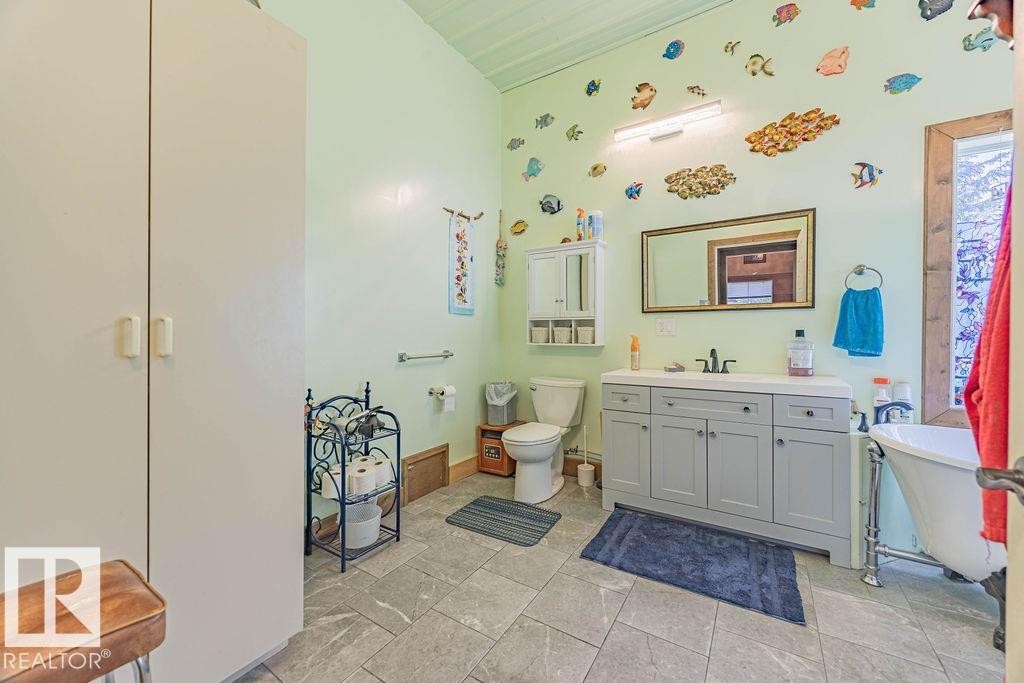 58031 Range Road 21, Rural Barrhead County, AB - Indoor Photo Showing Bathroom