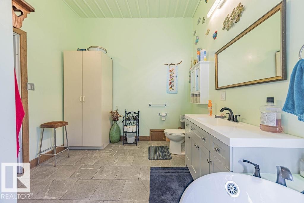 58031 Range Road 21, Rural Barrhead County, AB - Indoor Photo Showing Bathroom