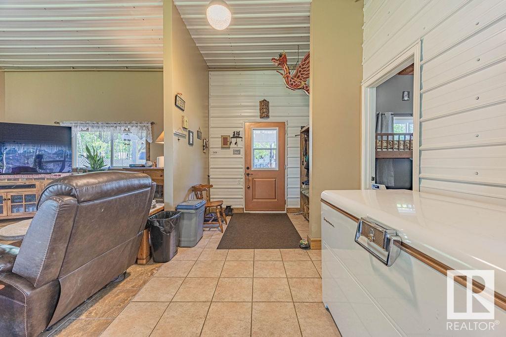 58031 Range Road 21, Rural Barrhead County, AB - Indoor Photo Showing Other Room