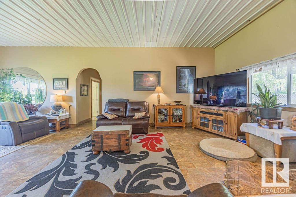 58031 Range Road 21, Rural Barrhead County, AB - Indoor