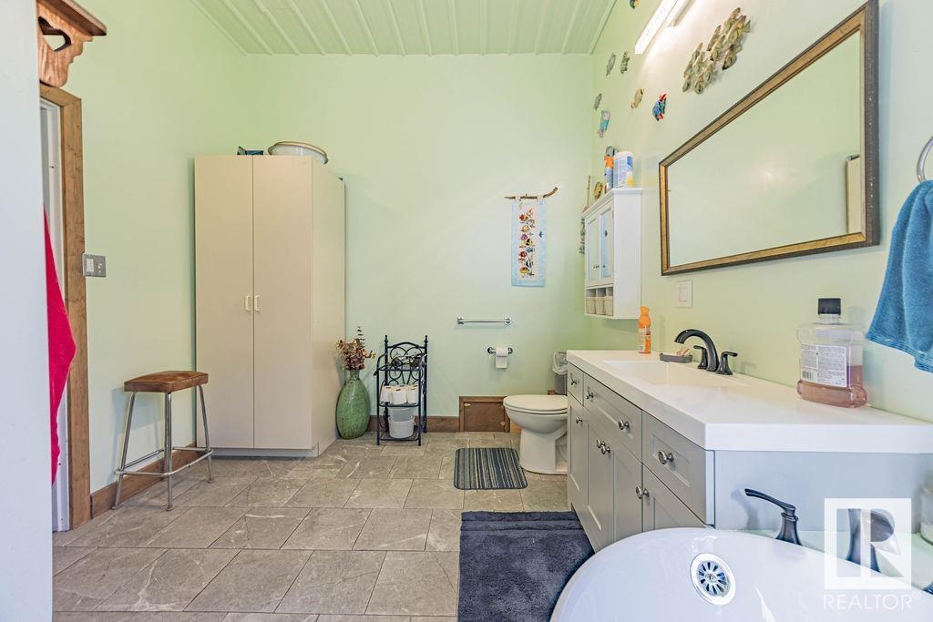 58031 Range Road 21, Rural Barrhead County, AB - Indoor Photo Showing Bathroom