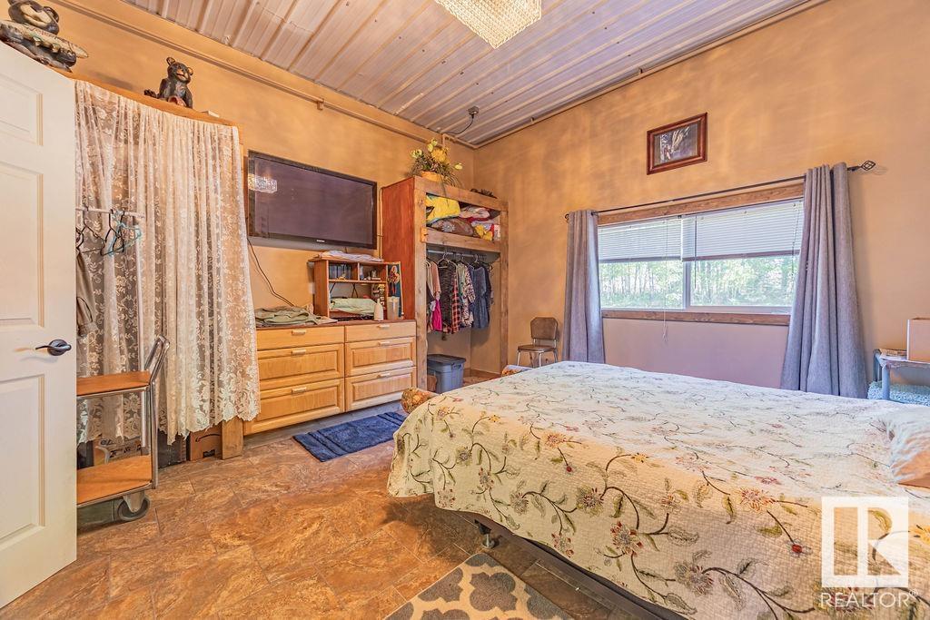 58031 Range Road 21, Rural Barrhead County, AB - Indoor Photo Showing Bedroom